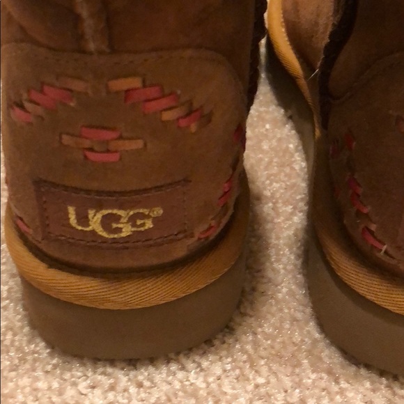 Brand New! UGGS! Size 5 - Picture 2 of 6